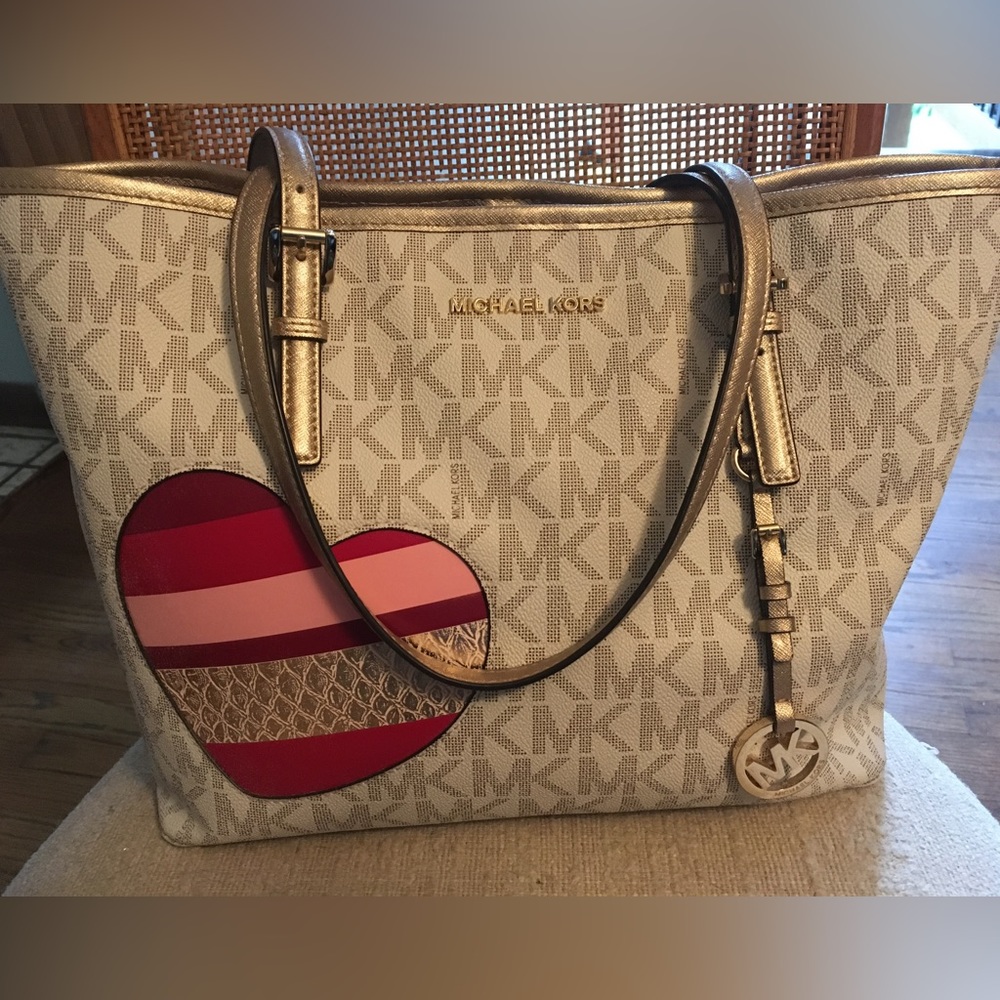 Michael Kors Limited Edition Heart Jet Set Large Signature Tote Red Gold Cream